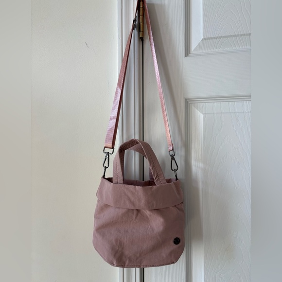 Lululemon Crossbody Handbag Never used, only stored - Picture 5 of 14